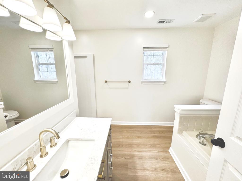 640 SANTA FE TRAIL