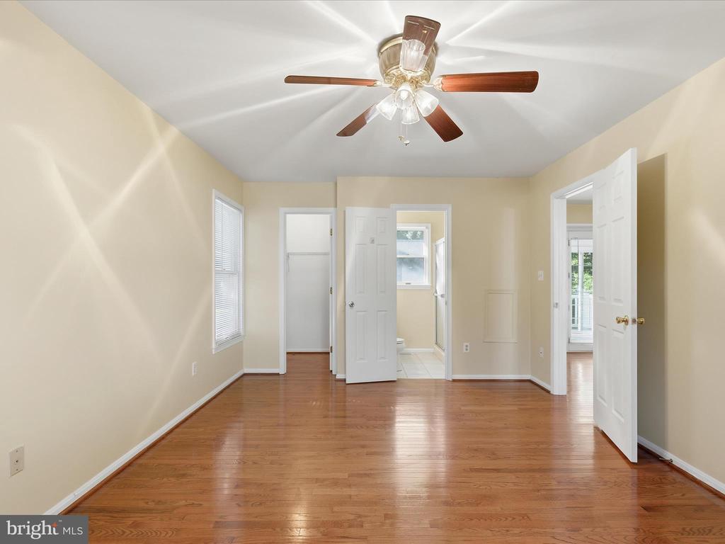 496 TWIN COVE