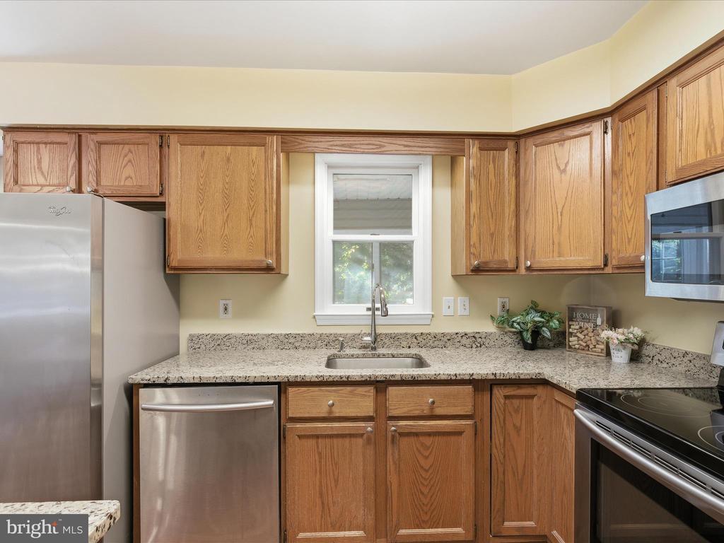496 TWIN COVE