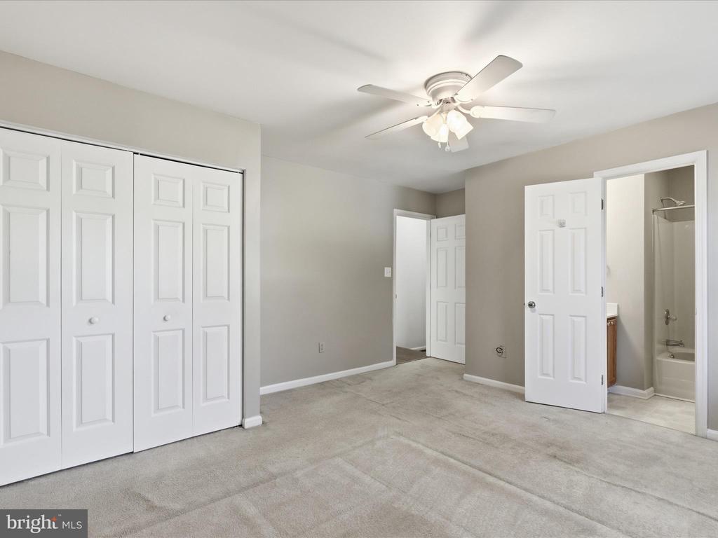 496 TWIN COVE