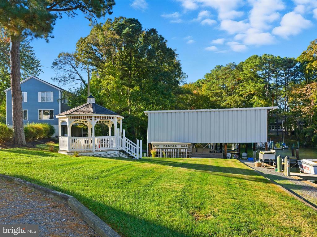 496 TWIN COVE