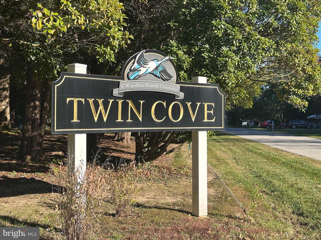 496 TWIN COVE