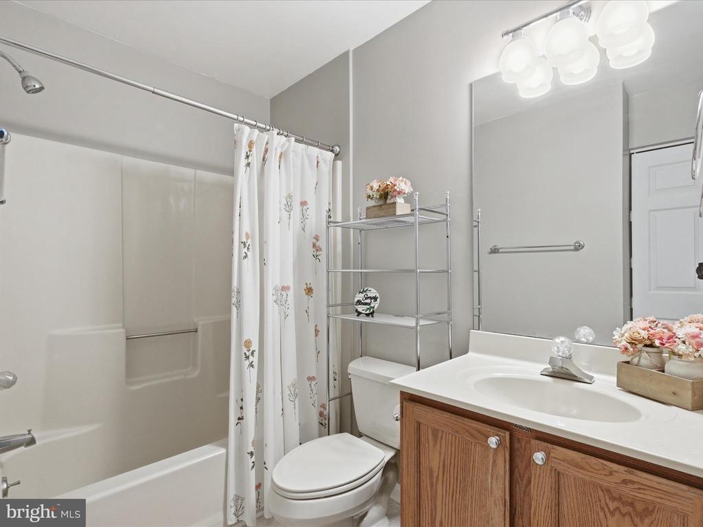 496 TWIN COVE