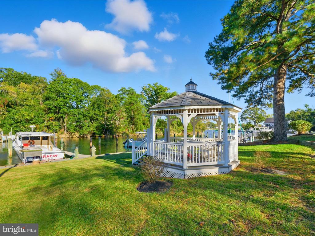 496 TWIN COVE