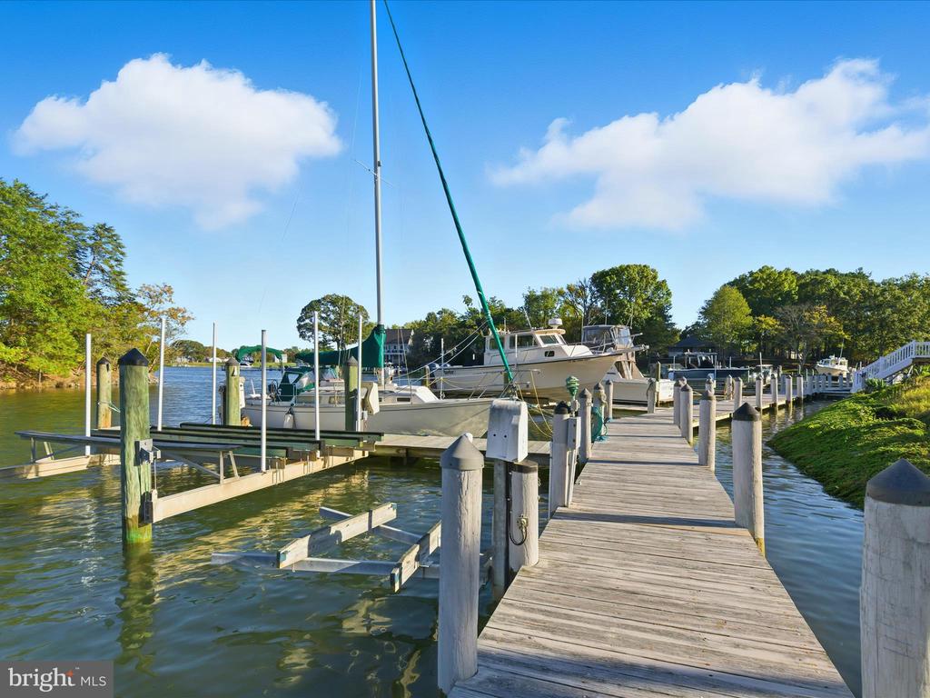 496 TWIN COVE