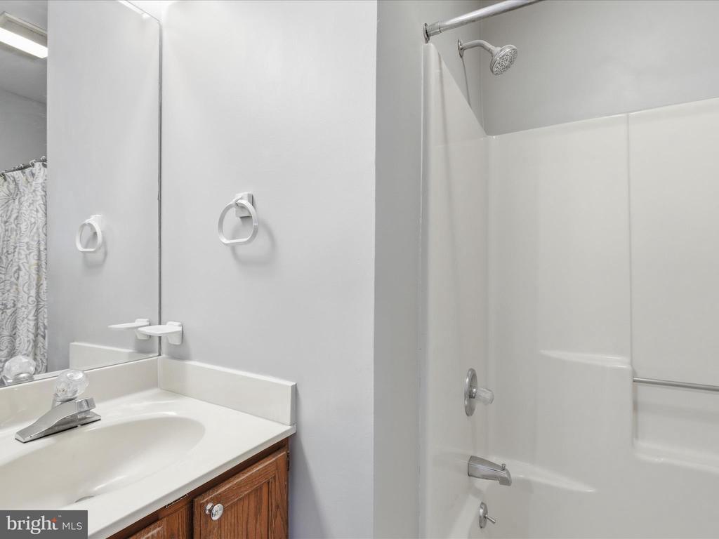496 TWIN COVE
