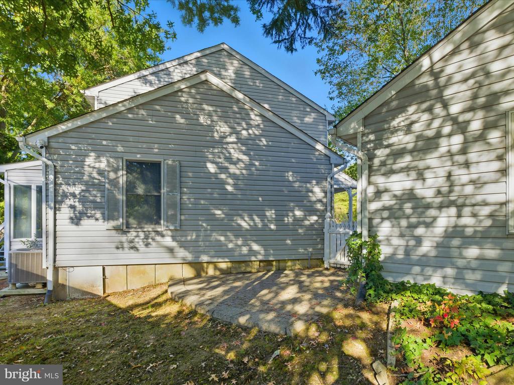 496 TWIN COVE