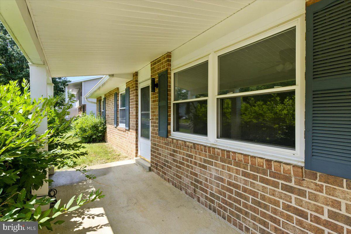 643 UNIVERSITY DR