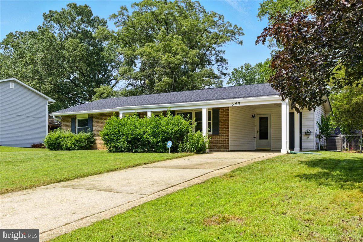 643 UNIVERSITY DR