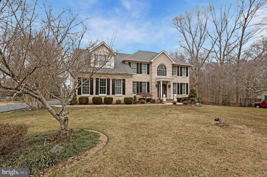 9238 CRESCENT LANE