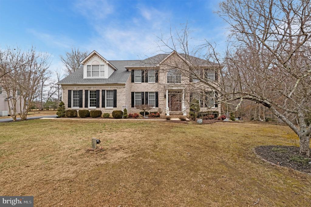 9238 CRESCENT LANE
