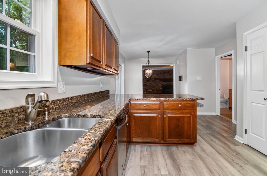 7075 WOOD GLEN DRIVE