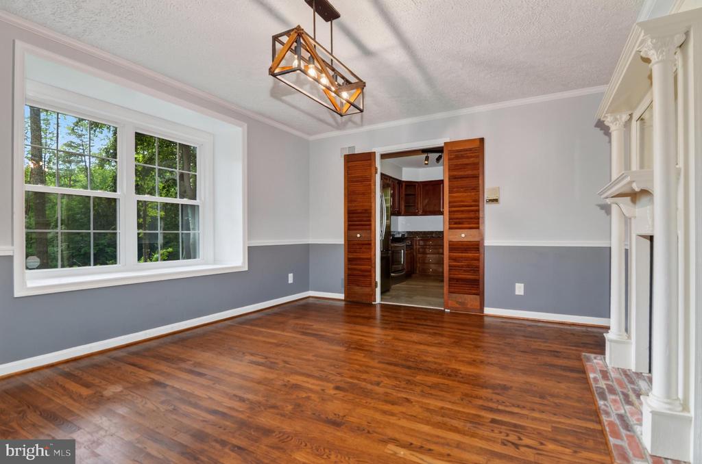 7075 WOOD GLEN DRIVE