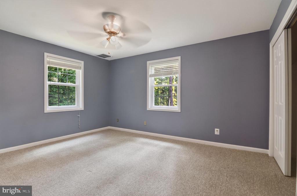 7075 WOOD GLEN DRIVE