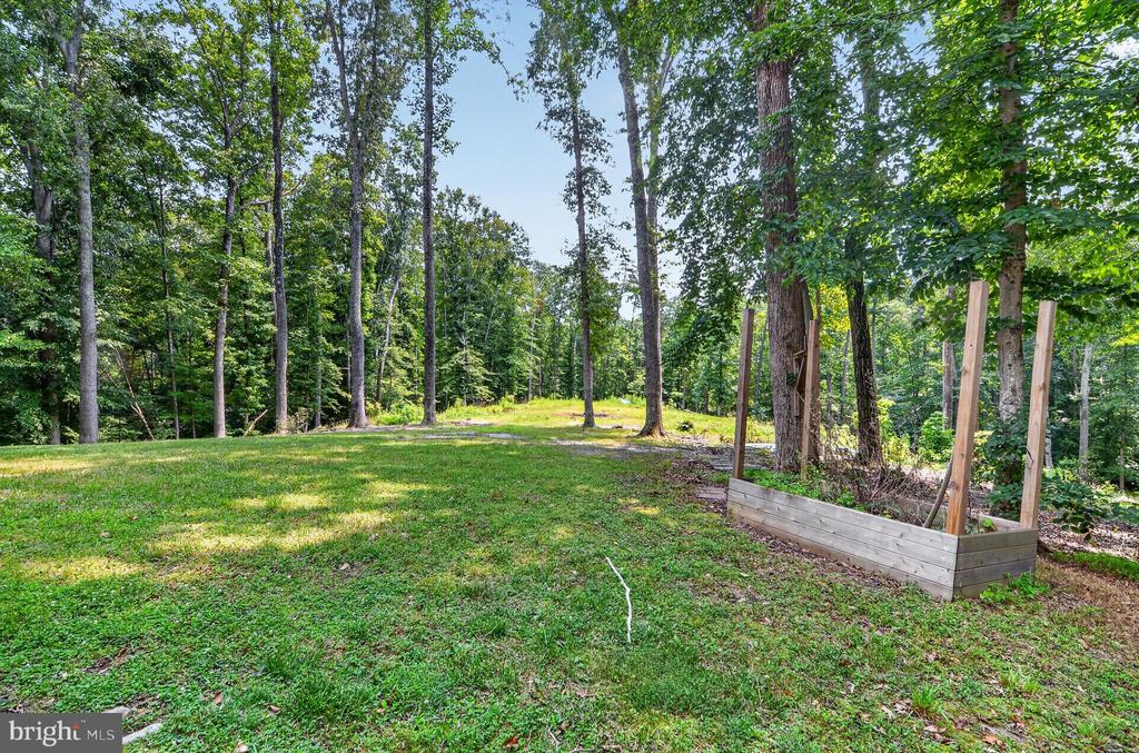 7075 WOOD GLEN DRIVE