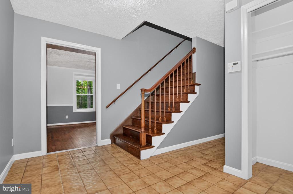 7075 WOOD GLEN DRIVE