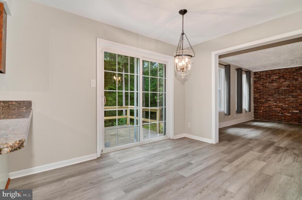7075 WOOD GLEN DRIVE