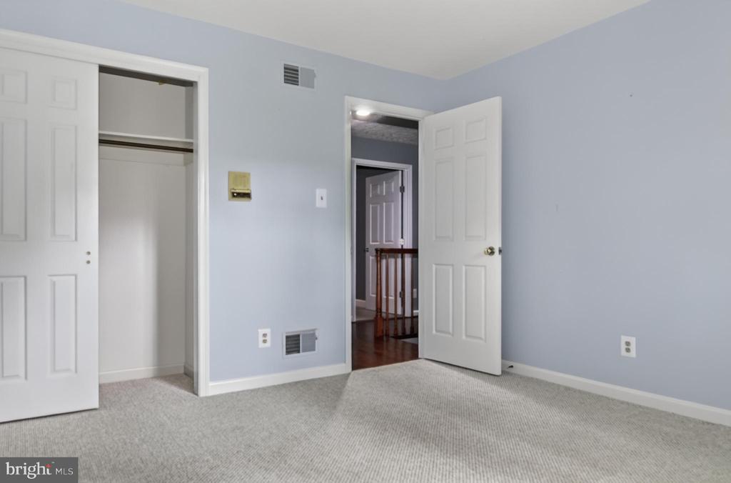 7075 WOOD GLEN DRIVE