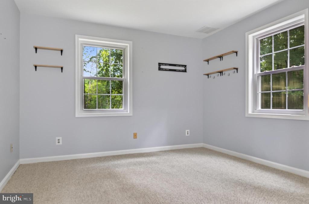 7075 WOOD GLEN DRIVE
