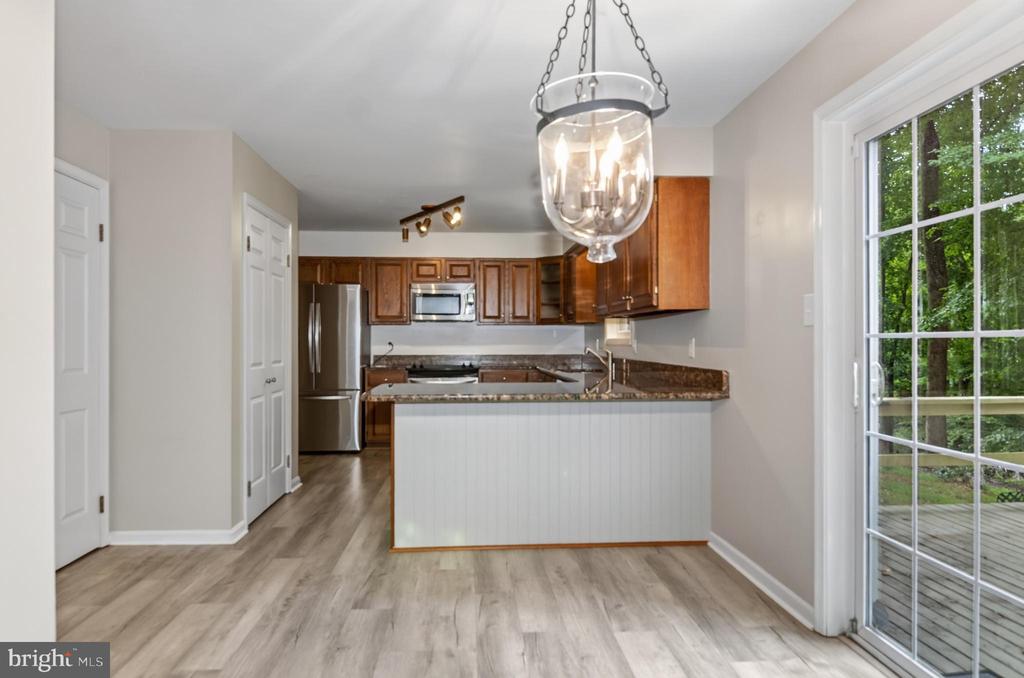 7075 WOOD GLEN DRIVE