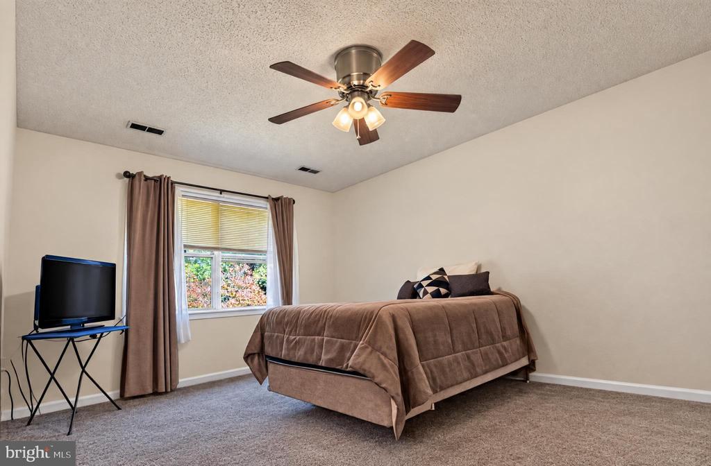 6570 HORSESHOE DRIVE