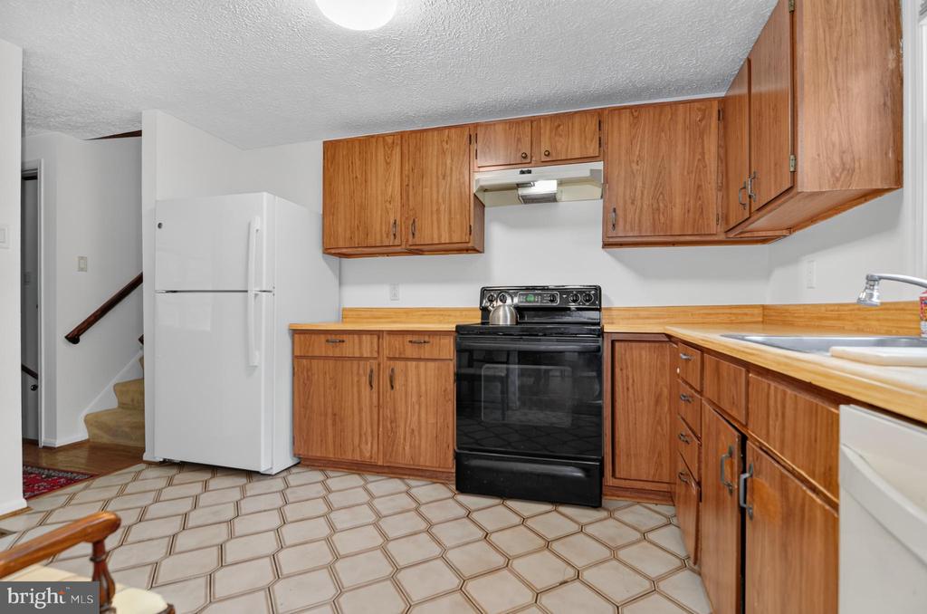 6408 TIFFANY COURT
