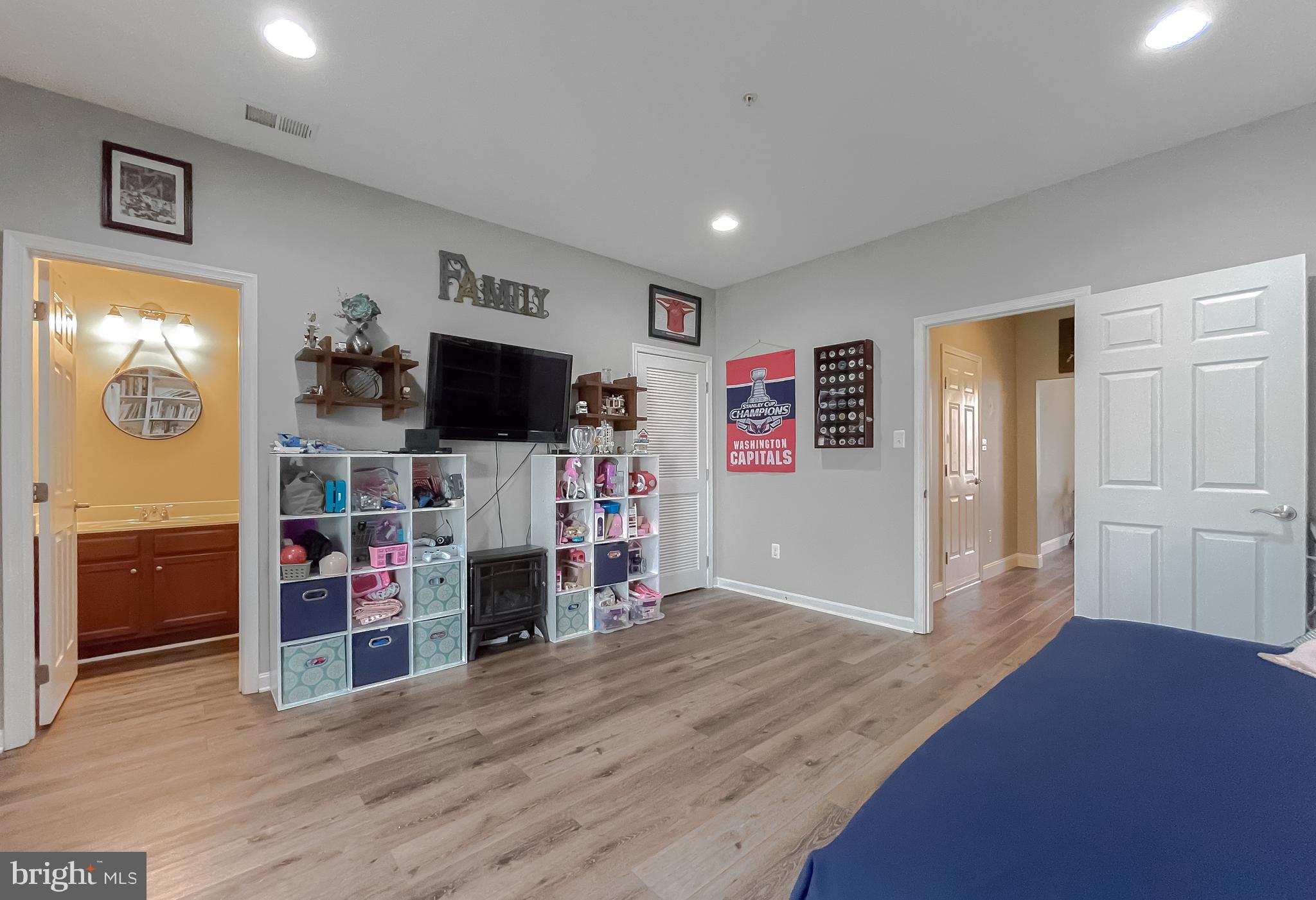 44562 River Otter Dr
