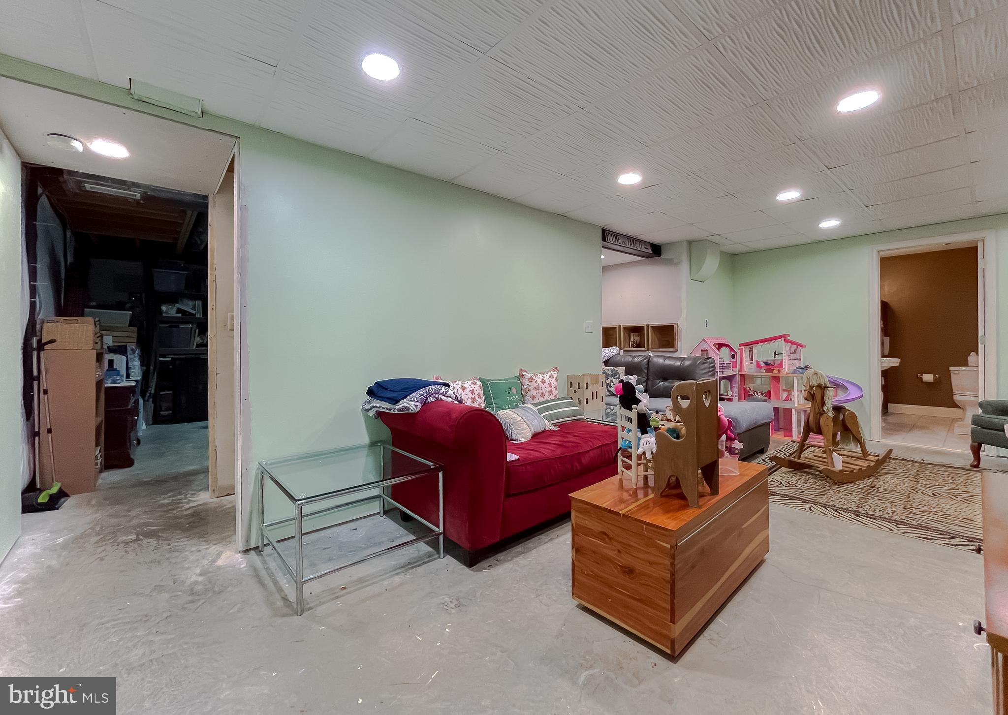 20990 Woodmere Dr