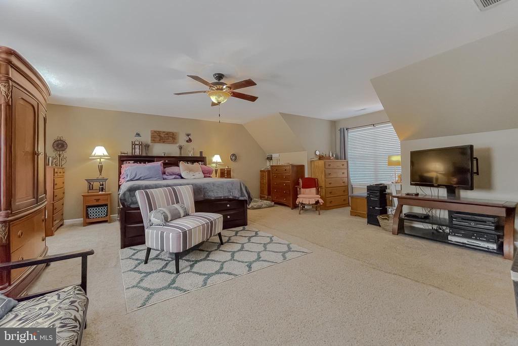 20990 Woodmere Dr