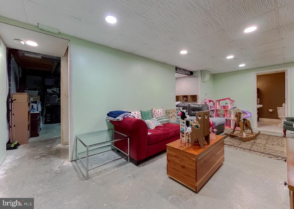 20990 Woodmere Dr