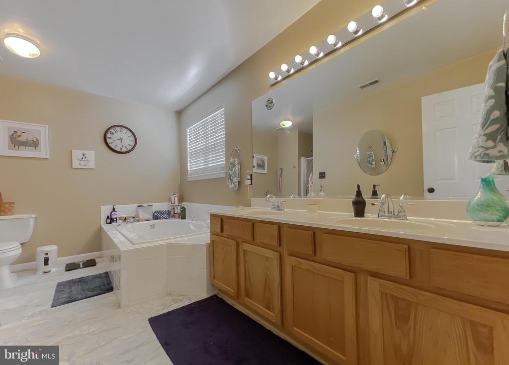 20990 Woodmere Dr