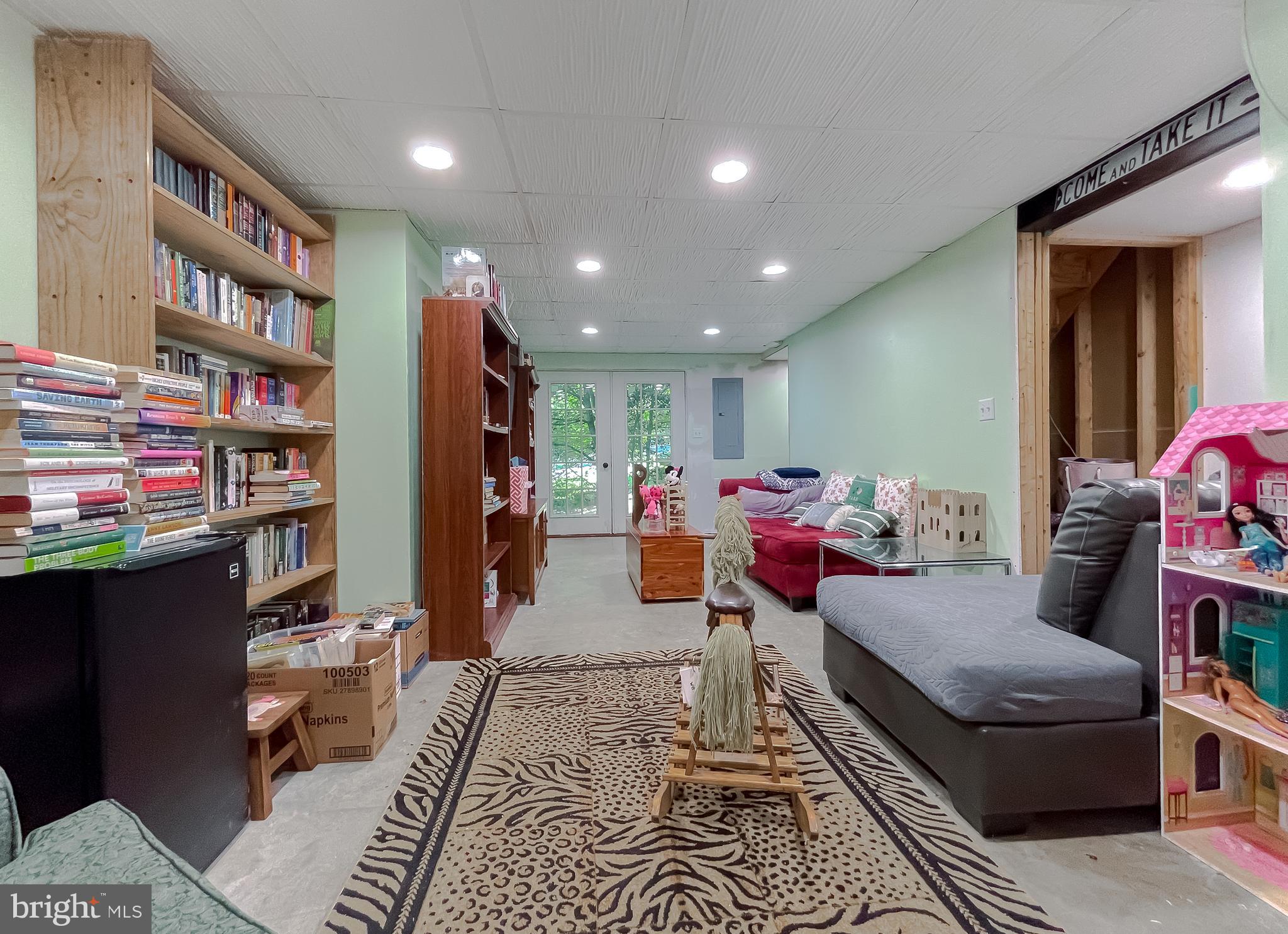 20990 Woodmere Dr