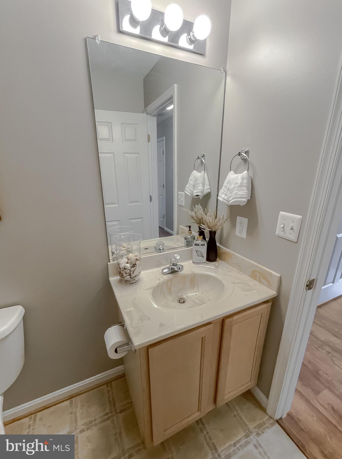 49685 Buzzs Marina Way