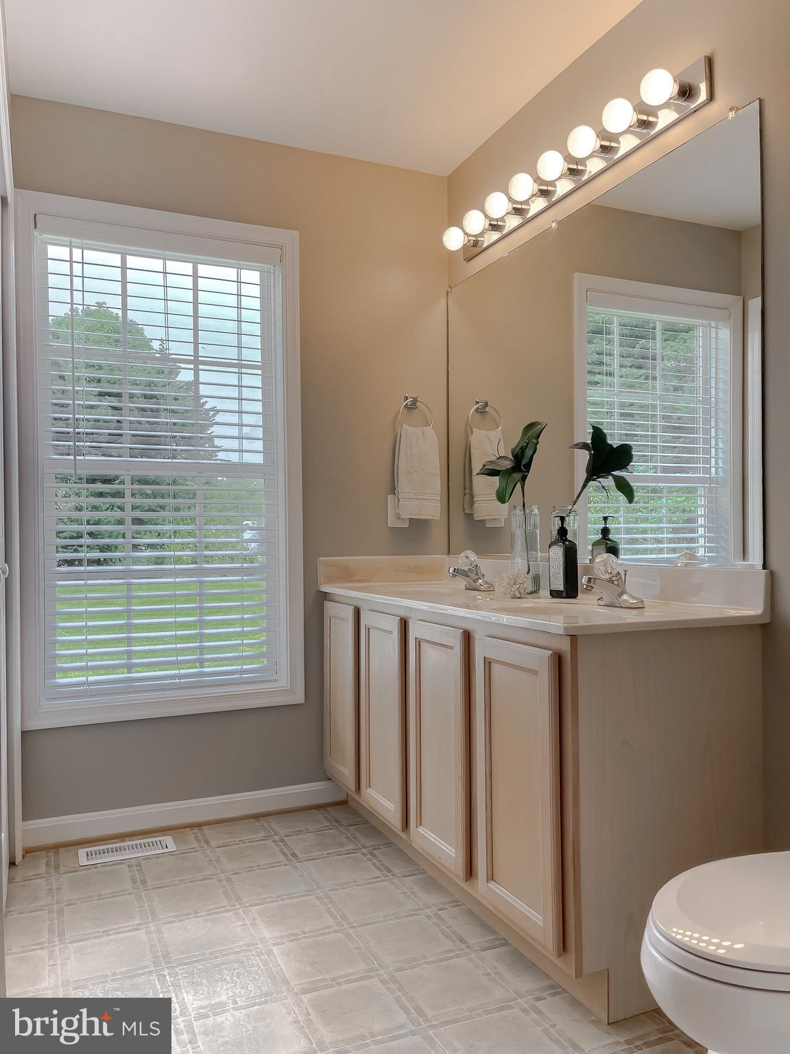 49685 Buzzs Marina Way