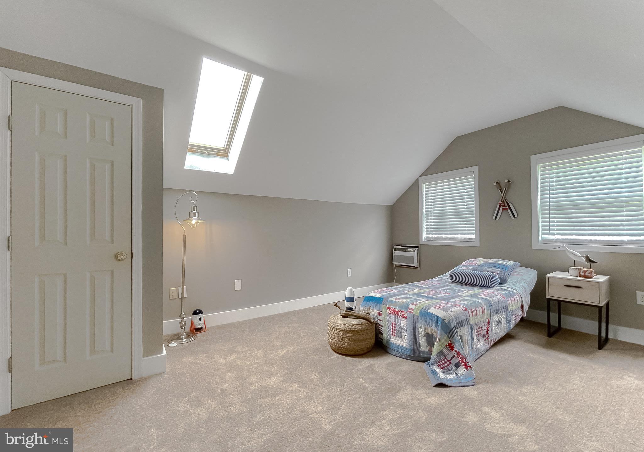 49685 Buzzs Marina Way