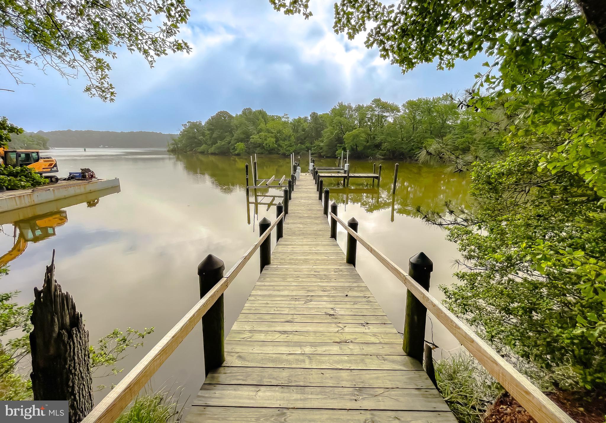 49685 Buzzs Marina Way