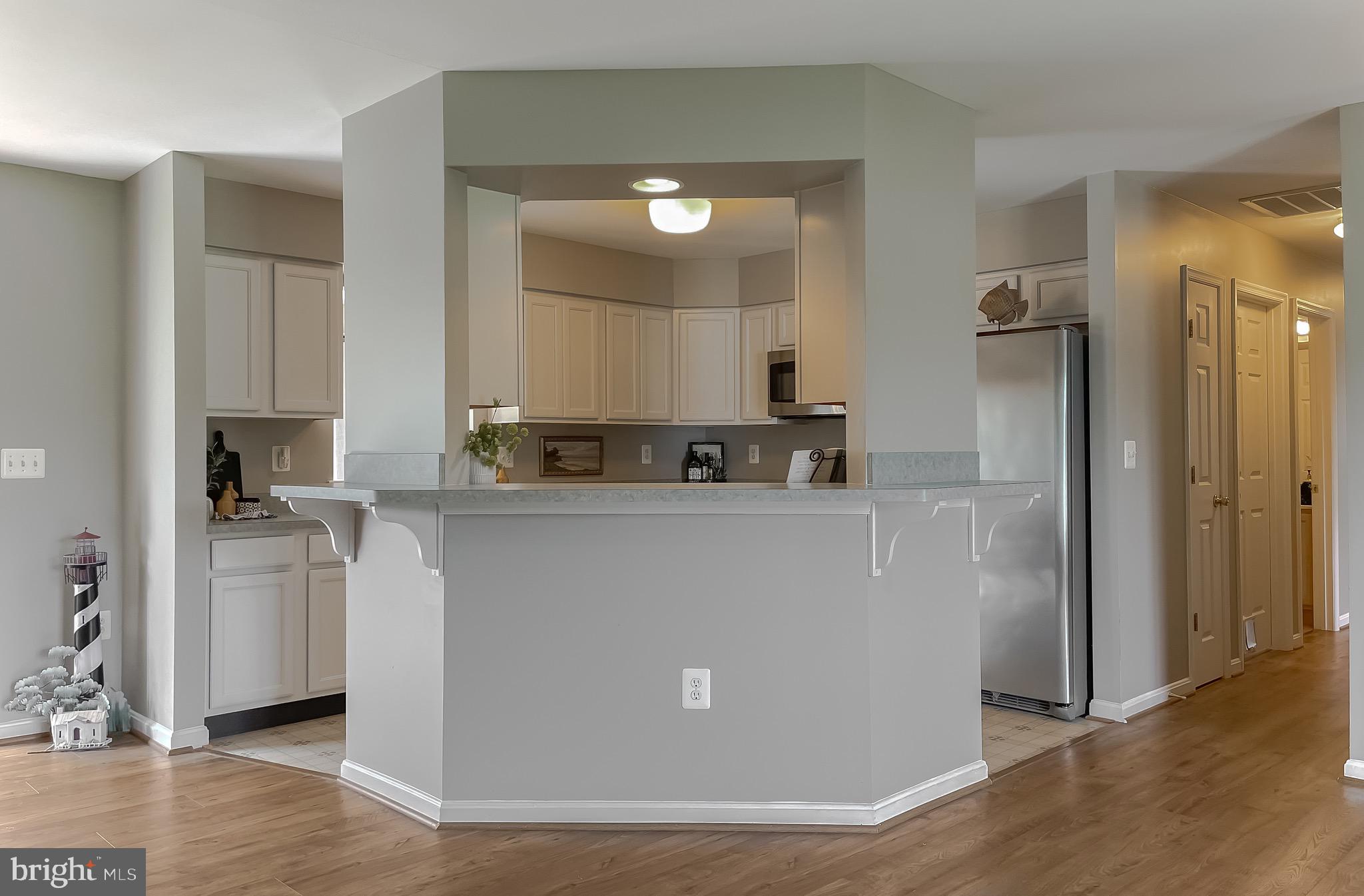 49685 Buzzs Marina Way