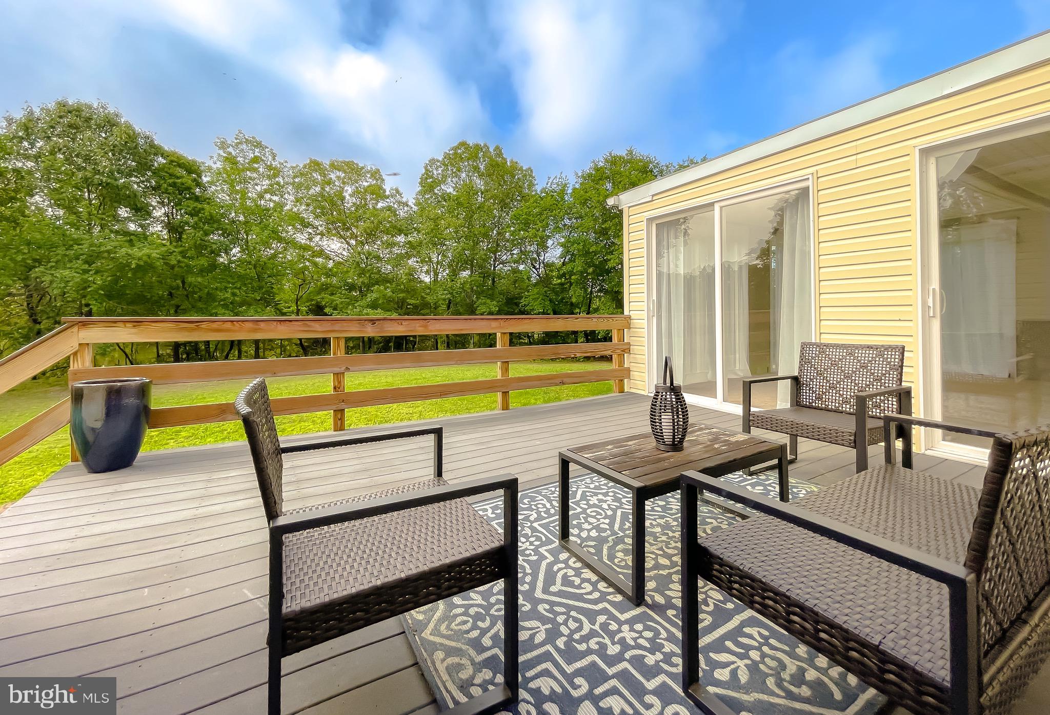 49685 Buzzs Marina Way