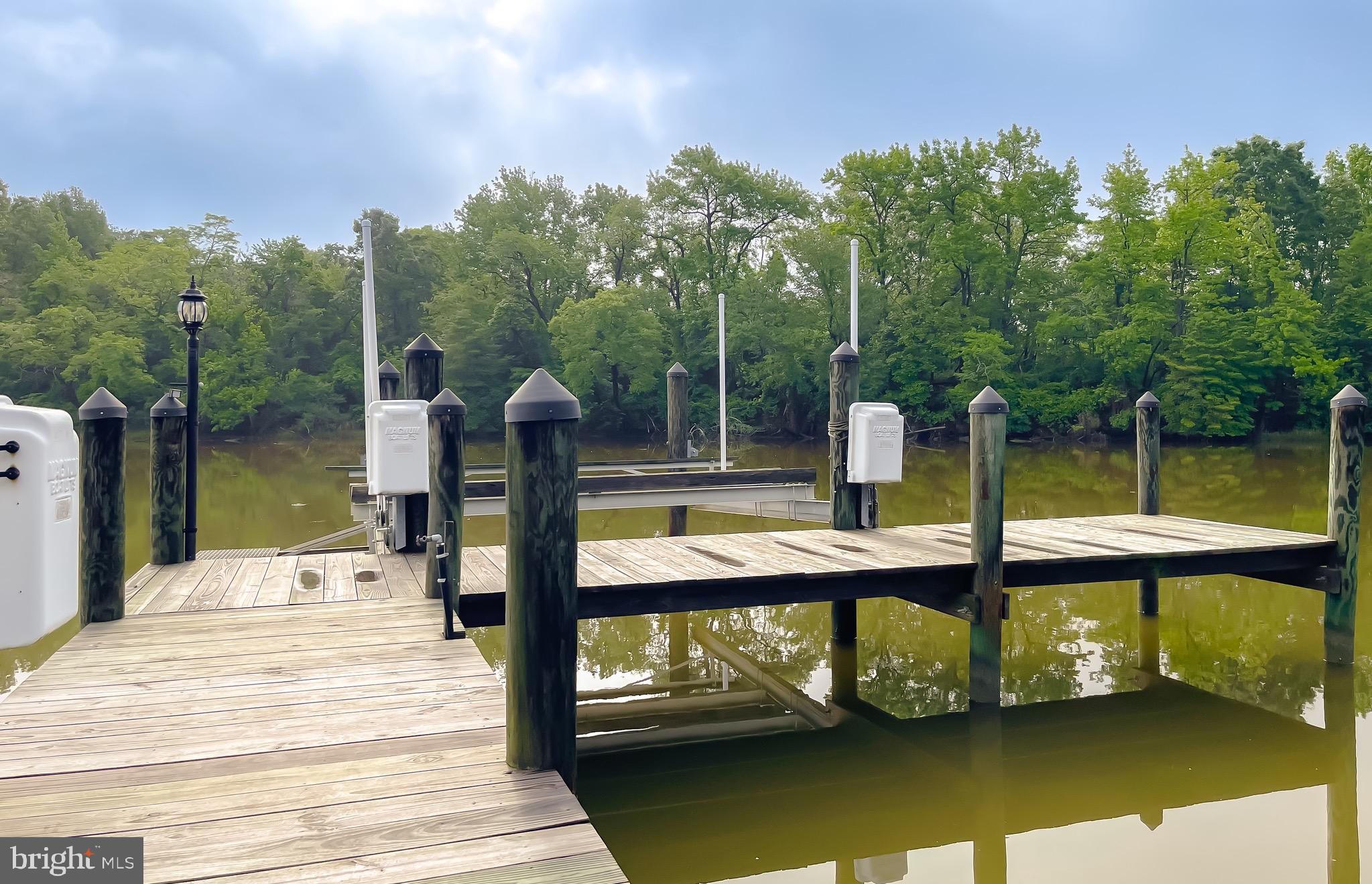 49685 Buzzs Marina Way