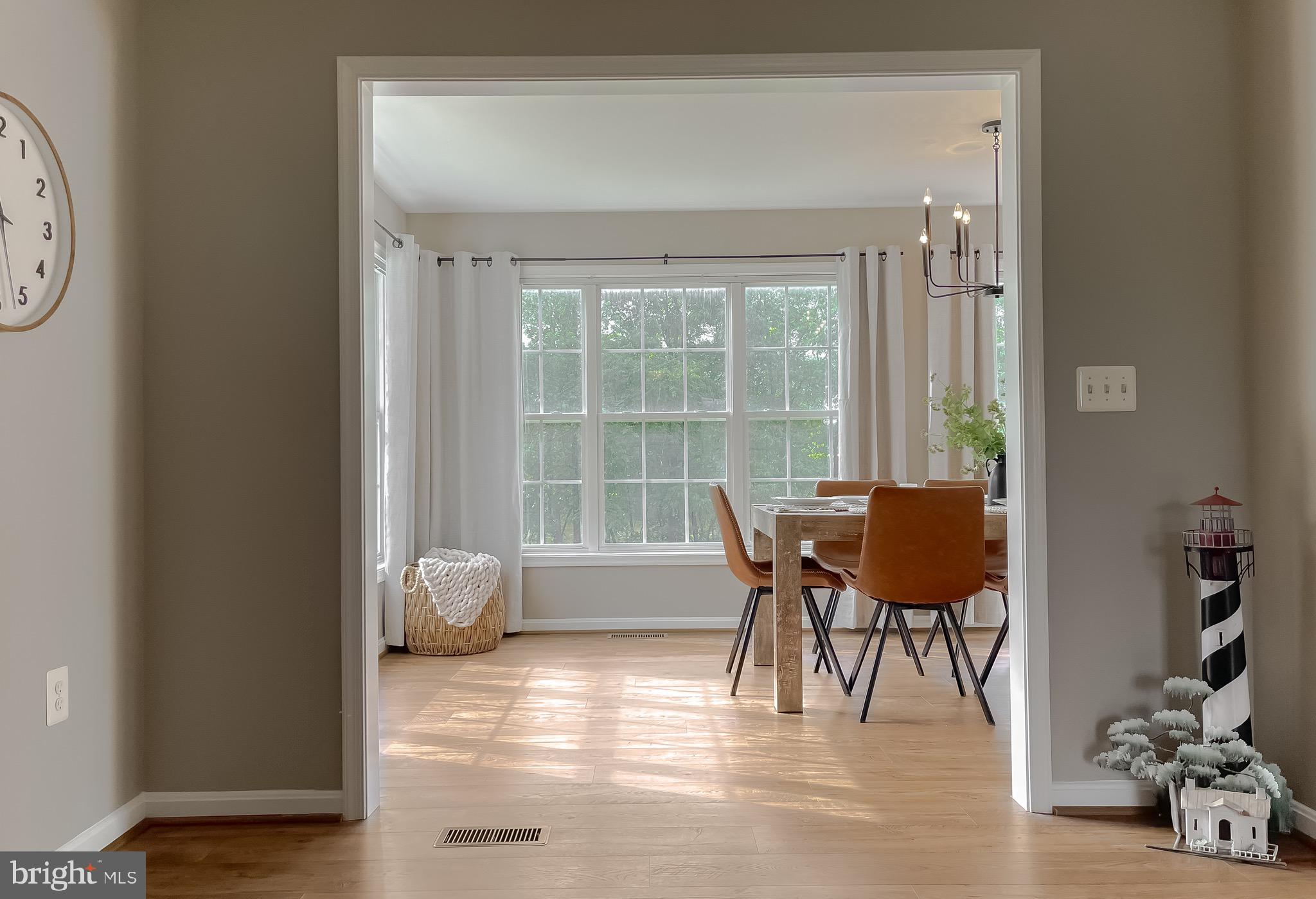 49685 Buzzs Marina Way