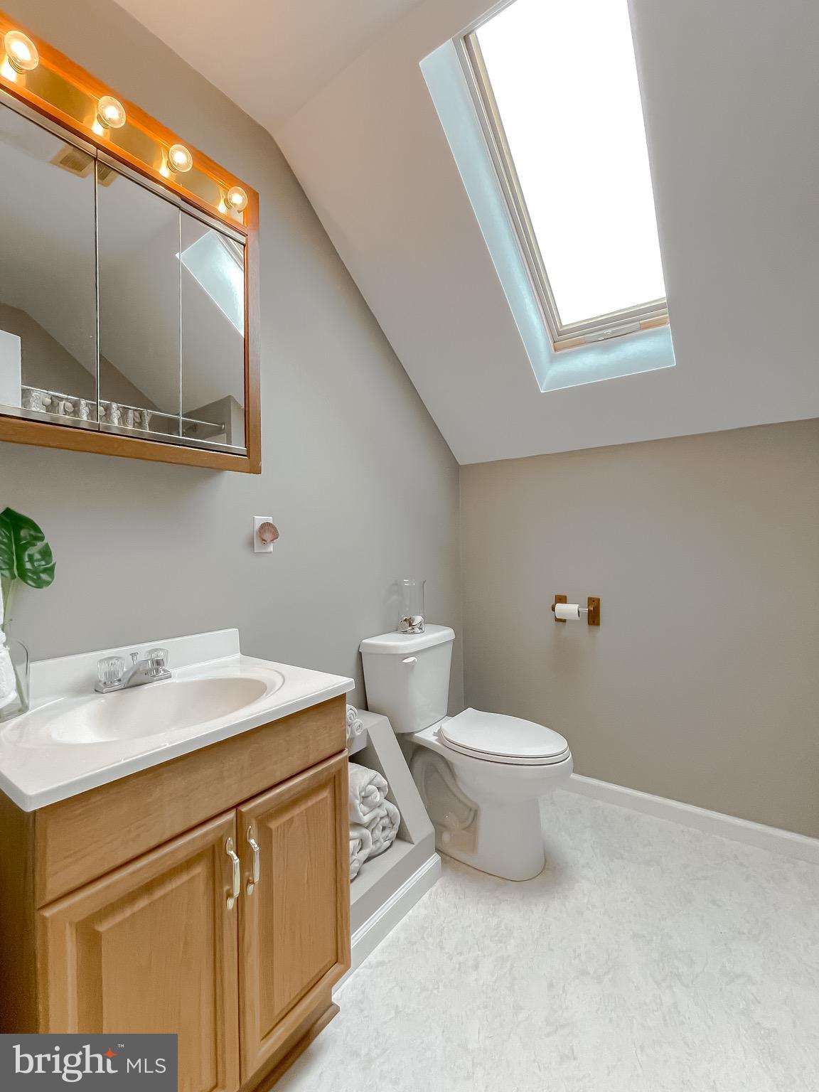 49685 Buzzs Marina Way