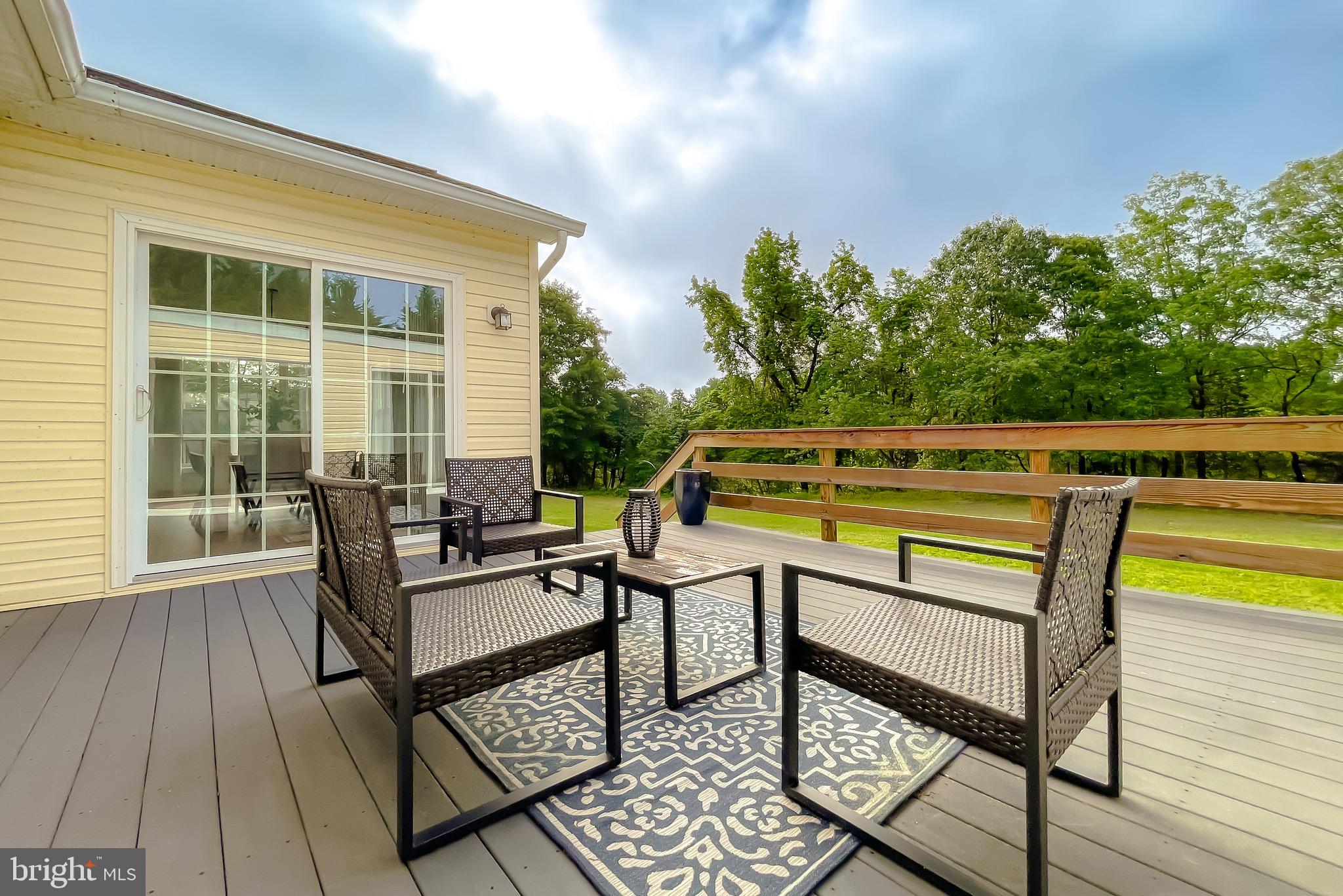 49685 Buzzs Marina Way