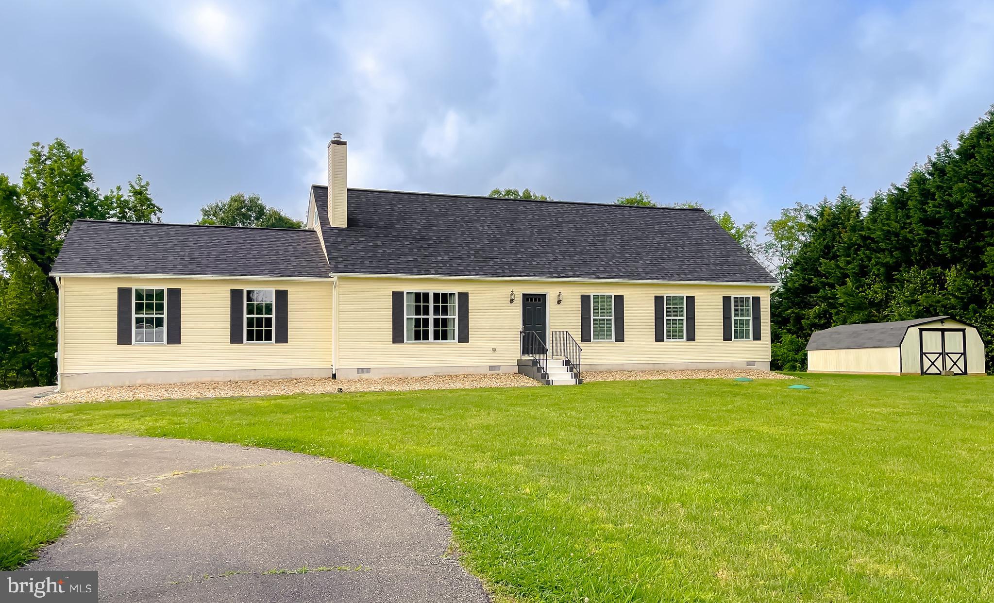 49685 Buzzs Marina Way