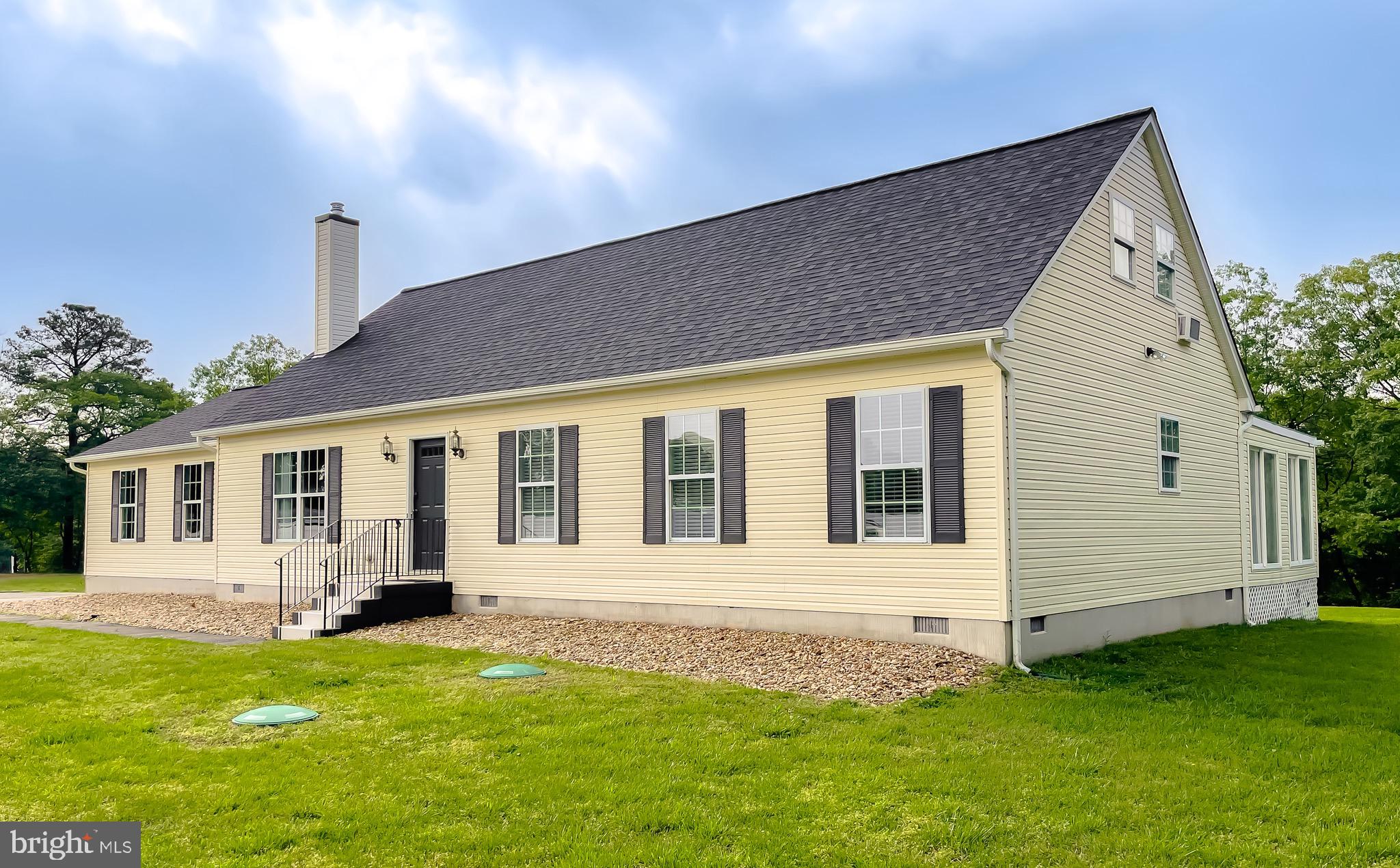 49685 Buzzs Marina Way