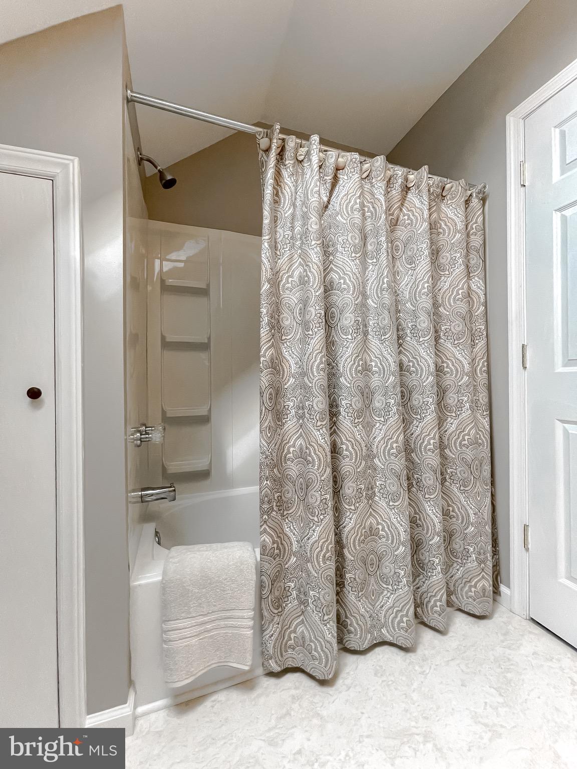 49685 Buzzs Marina Way