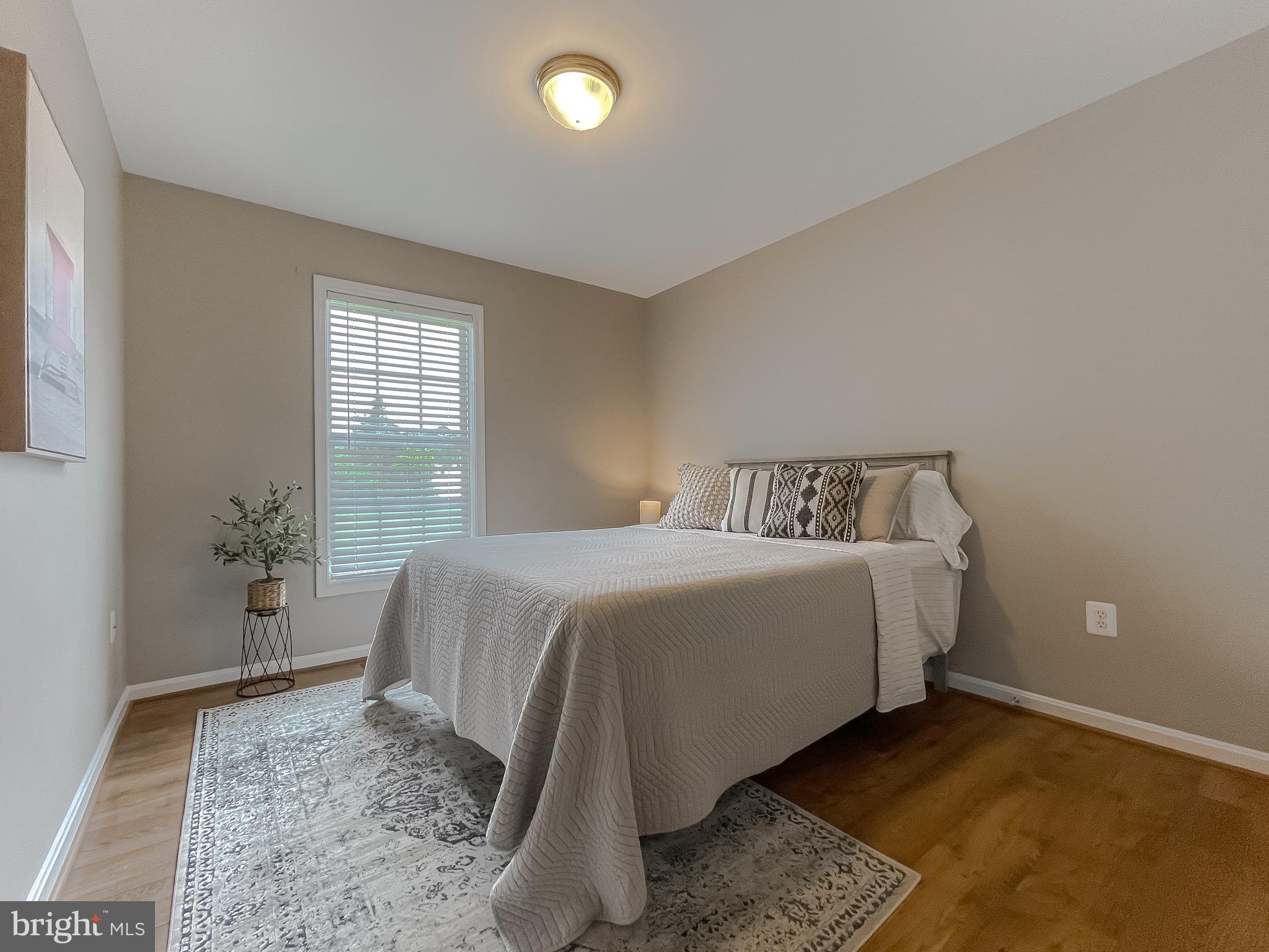 49685 Buzzs Marina Way