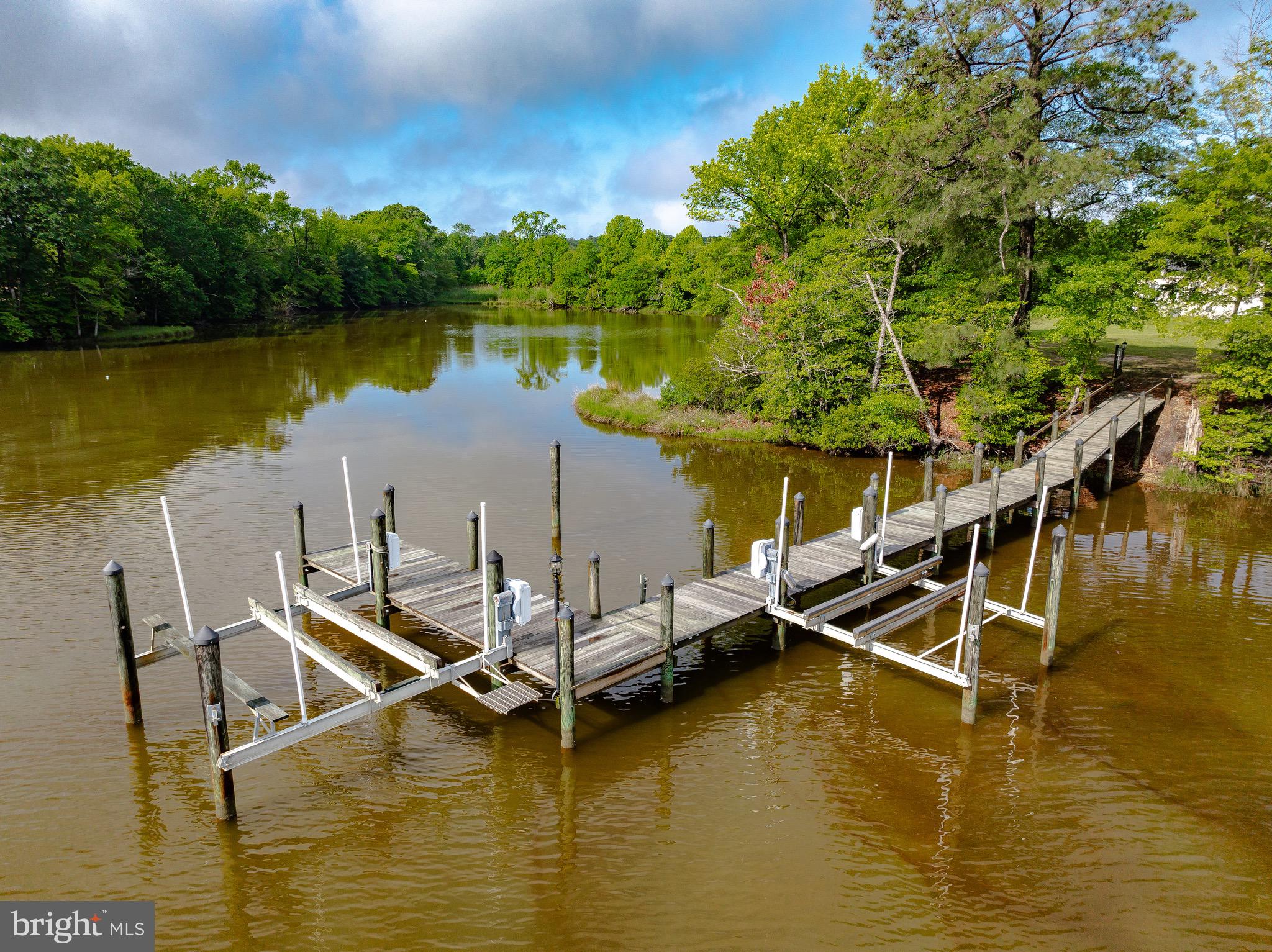 49685 Buzzs Marina Way