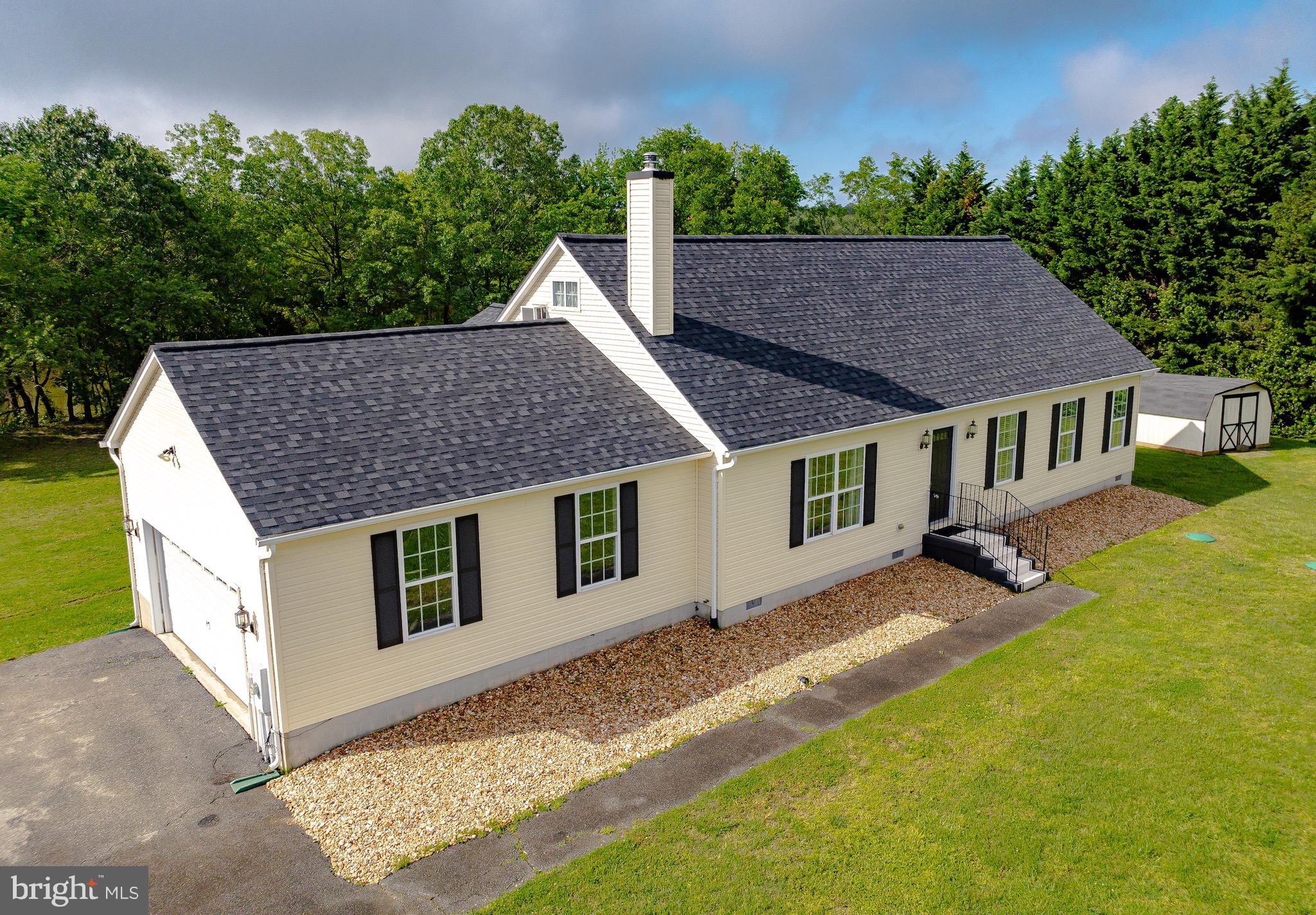 49685 Buzzs Marina Way