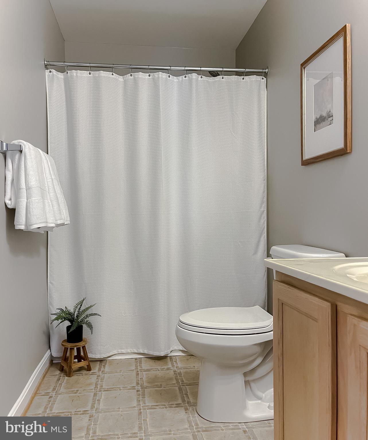 49685 Buzzs Marina Way