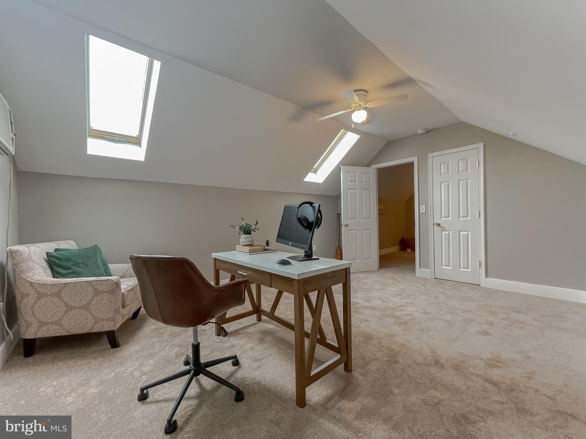 49685 Buzzs Marina Way